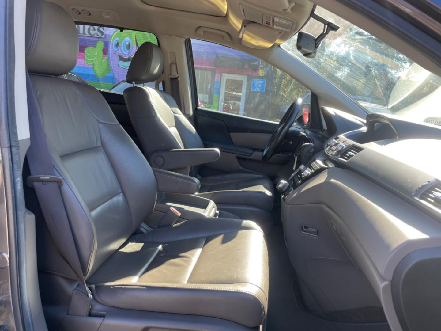 2013 GRAY HONDA ODYSSEY TOURING (5FNRL5H91DB) with an 3.5L engine, Automatic transmission, located at 5103 Dorchester Rd., Charleston, SC, 29418-5607, (843) 767-1122, 36.245171, -115.228050 - Photo#9